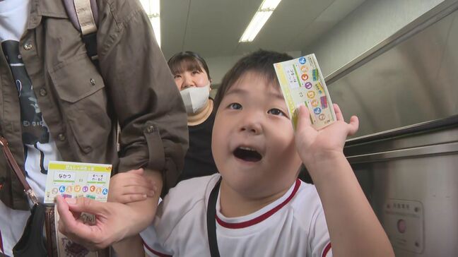 貸切列車で保育園児が親子遠足に出発 車内放送や車掌を体験|TBS NEWS DIG