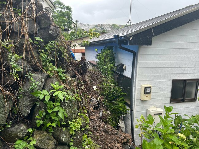 「ドスンと鈍い音がした」長崎県 各地でがけ崩れ けが人なし 気象台「これまでの大雨で地盤 緩んでいる 土砂災害に警戒」|TBS NEWS DIG