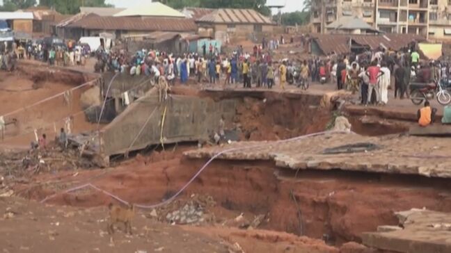 アフリカ・ナイジェリア中部で「前例のない洪水」少なくとも100人死亡　3000棟以上水没　不明者の捜索続く|TBS NEWS DIG