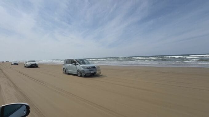 原油高騰も能登の観光地にぎわう 広島・大阪・名古屋から 千里浜の人気の道の駅・能登応援海鮮フェア 海岸線をクルマで走れます|TBS NEWS DIG