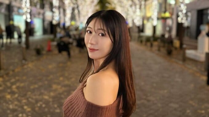 【 穂川果音 】寒空でも肩出し健在「イルミネーションハンター活動」丸の内から “見返り” 報告　フォロワー絶賛「イルミネーションに負けてない」|TBS NEWS DIG