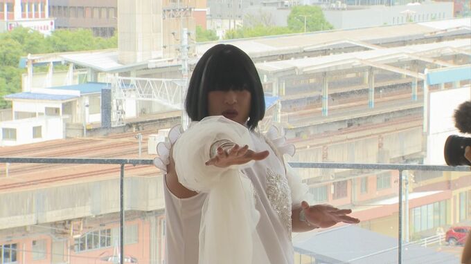 ロバート秋山さん「クリエイターズ・ファイル」次は…世紀のイリュージョニスト“ＣＨＡＲＭＹ♥Ｋ”　鳥取市内各所に瞬間移動…市長、どうなる？　|　BSSニュース | BSS山陰放送