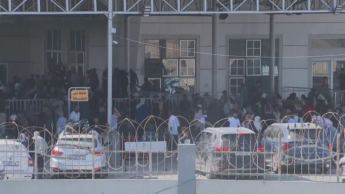 【速報】ガザから日本人10人と家族8人がエジプト側に退避　外務政務官が明らかに