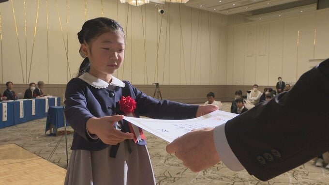 子どもたちの力作並ぶ 書道・交通安全ポスターコンクール表彰式・大分　|　大分のニュース｜OBS NEWS｜大分放送