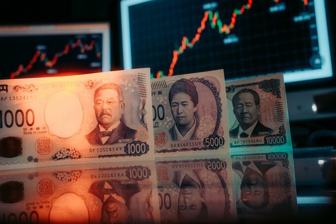首位級の日本株ファンド、銀行株買いタイミング計る－現金比率上げ後