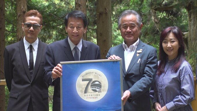 杉良太郎さんらが「矢立の杉」をお参り　樹齢千年を超える県の天然記念物　山梨・大月市|TBS NEWS DIG