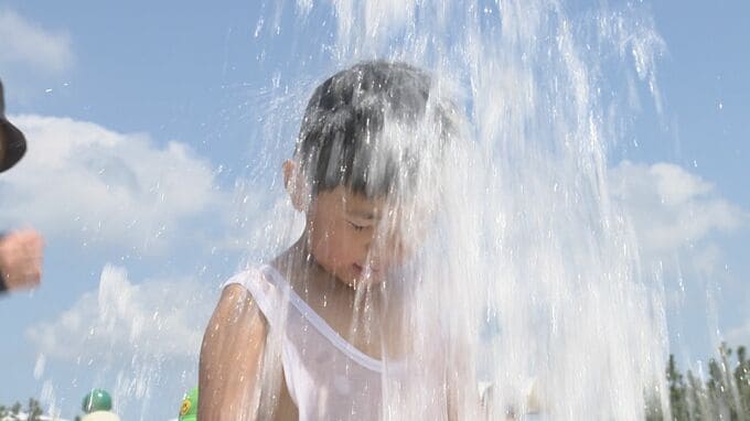 山口きらら博記念公園“親水広場”オープン「いっぱい遊びたい」子どもたちの歓声響く|TBS NEWS DIG