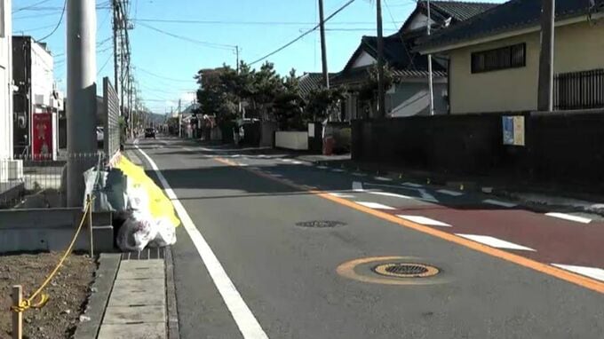 ごみ置き場は“危険な県道”沿い　親子2人死亡ひき逃げ事件か　10年前にも小学生が巻き込まれる死亡事故　なぜこの場所に？=静岡　|　静岡のニュース | SBSNEWS | 静岡放送