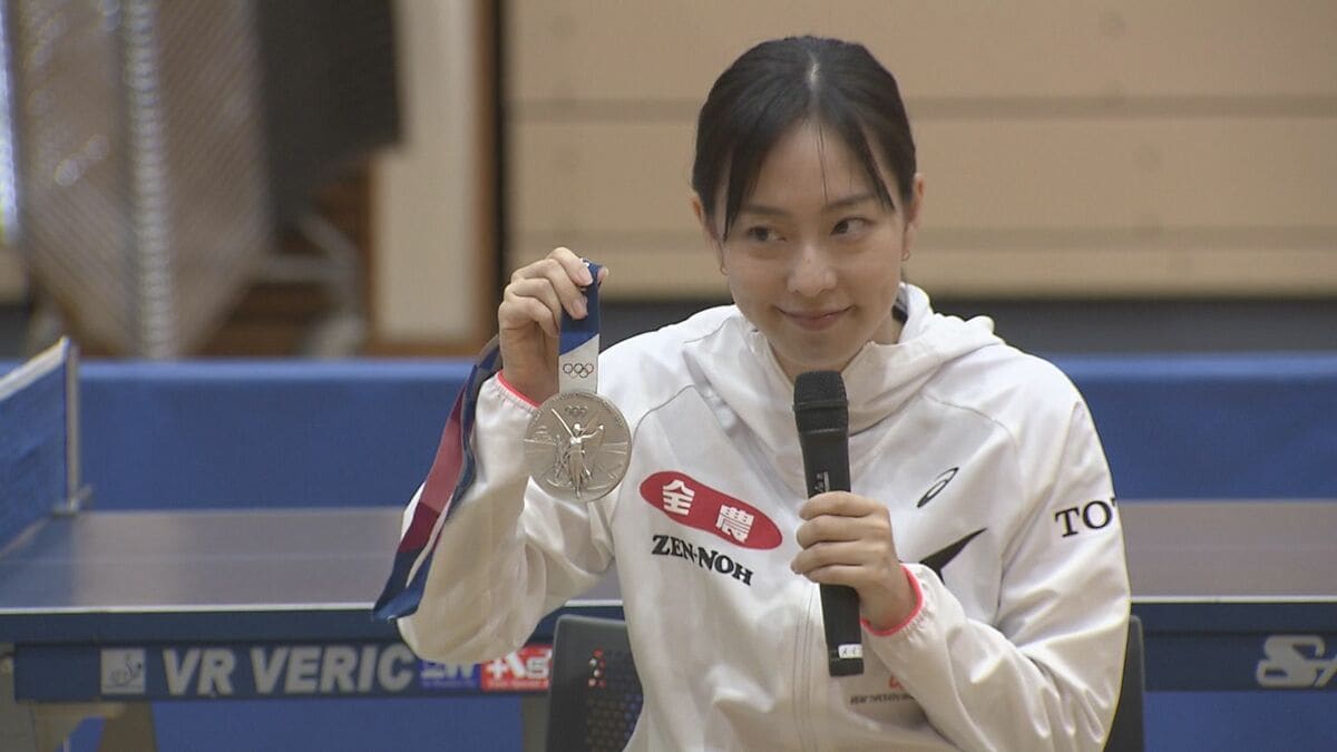 石川佳純さんが沖縄で卓球教室を開催　参加者90人に一流のワザを伝授