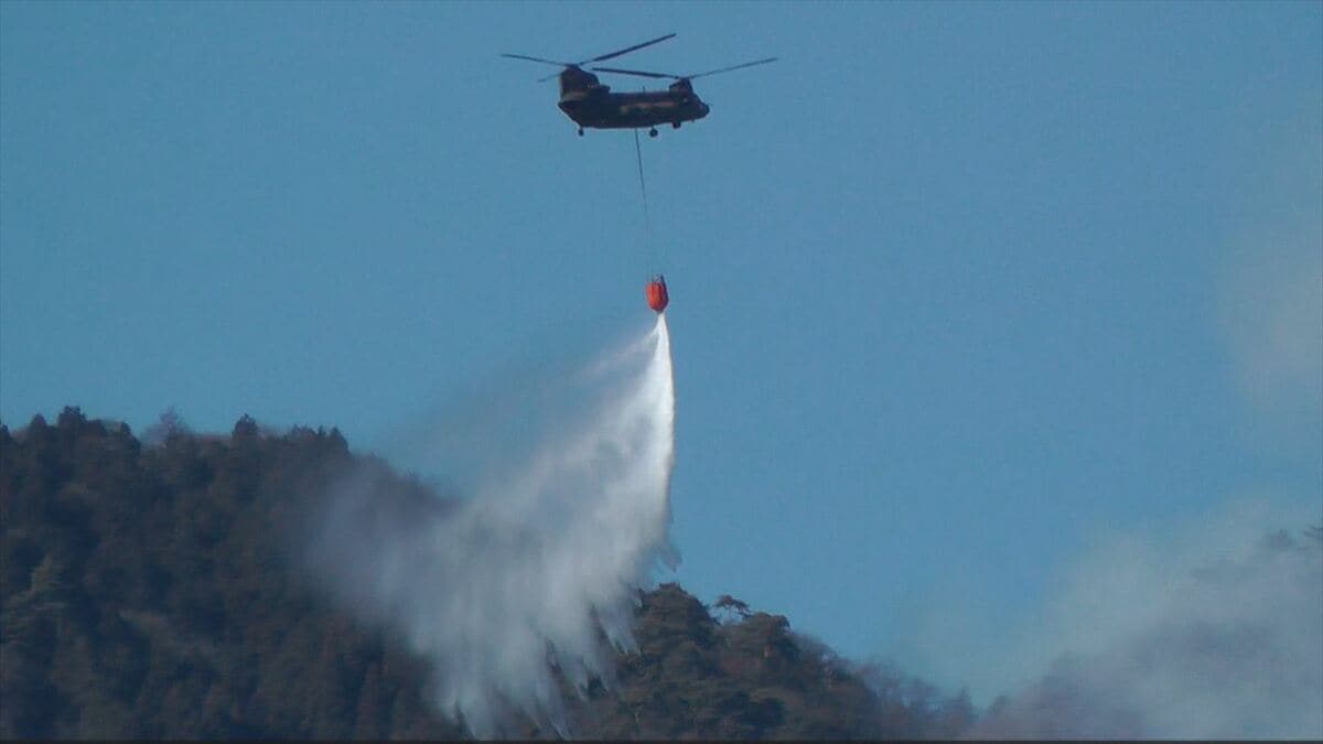 【LIVE映像】山林火災　延焼範囲は拡大　自衛隊も出動し消火活動続く　山梨