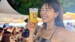 【 穂川果音 】 “ビールとポテト最高” 　オクトーバーフェストで頬張って満面の笑み　 “限定ビールを楽しみにしているよ～” |TBS NEWS DIG