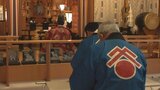 岡島が武田神社で商売繁盛を祈願 初売りは1月3日から 福袋はおよそ2100個を用意|TBS NEWS DIG