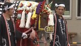 岩手に初夏の訪れを告げる伝統行事チャグチャグ馬コを前に馬コが園児たちと触れ合い 滝沢市|TBS NEWS DIG
