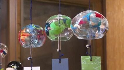 涼しげな音色…風鈴に「蒔絵」で絵付け最盛期 海外観光客に富士山や