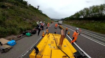 ベテランでも「まだ怖い」高速道路工事の裏側に密着 常に危険と