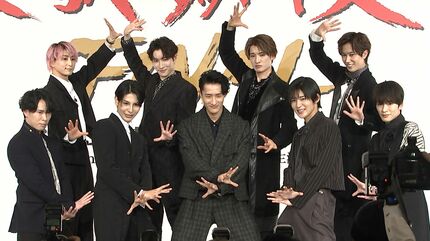 Snow Man目黒蓮】手話で喜びを表現「滝沢歌舞伎ZERO FINAL」上演