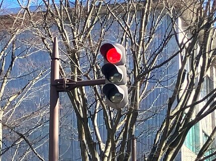 超レア！！　樹脂製信号機 立石製 消えゆく石川の縦型信号機…わずか1.3％の「激レア」 3年後には絶滅