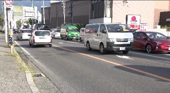 原付バイクが転倒、77歳女性が意識不明の重体…長野・松本市の市道を直進、センターラインをはみ出し反対車線の縁石に衝突…国道と交わる交差点の近く、交通量の多い場所　|　SBC NEWS | 長野のニュース | SBC信越放送