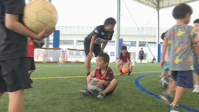 「うまくなってプロに」 レノファ山口FCアンバサダー山瀬功治さんとサッカー体験|TBS NEWS DIG