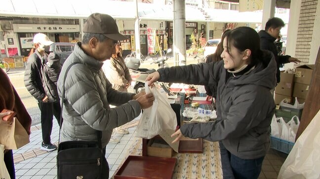 「家族4人でいただきます！」2025年最後の日　商店街は“年越しそば”を買い求める客でにぎわう　物価高で値上げも「根強い人気」【高知】|TBS NEWS DIG