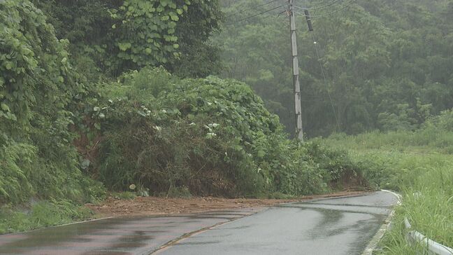 のり面が10メートル崩落、反対車線まで…県道で土砂崩れ、通行止め 福島・郡山市|TBS NEWS DIG