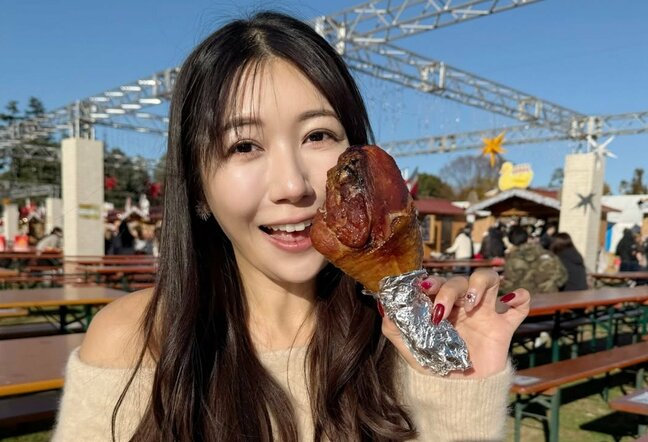 【 穂川果音 】　ぽかぽか陽気で思わずオフショル　「お腹を満たして幸せな気持ちになっていたよ〜」　クリスマスマーケットのグルメを堪能|TBS NEWS DIG