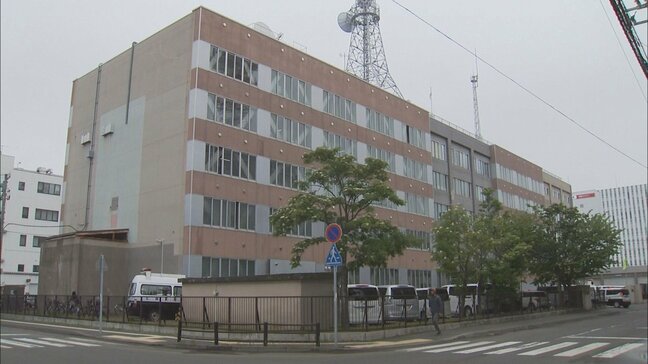 「知人ともめている。俺が包丁を持っている」元交際相手と知人男性に包丁を振り回して脅した疑いで会社員の男(52)逮捕 北海道釧路市|TBS NEWS DIG