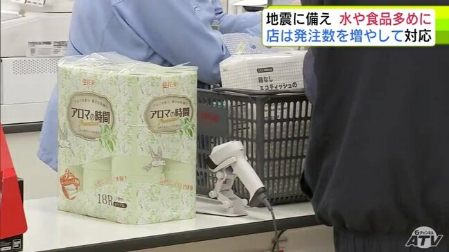 地震・災害に備え　ドラックストアに手軽に食べられる「食料品」や寒さ対策で「カイロ」を多く買い求める人の姿　今後は発注数を3～4倍増で対応|TBS NEWS DIG