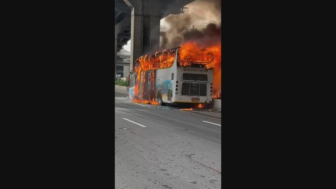 遠足に向かうバスが炎上　子ども20人・教員3人の死亡確認　タイ・バンコク郊外|TBS NEWS DIG