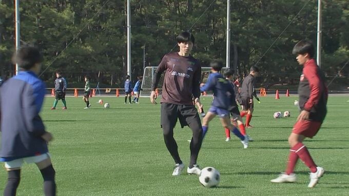 宮崎県出身のプロ選手らが指導　小中学生対象にしたサッカー教室　|　MRTニュース ｜ ＭＲＴ宮崎放送