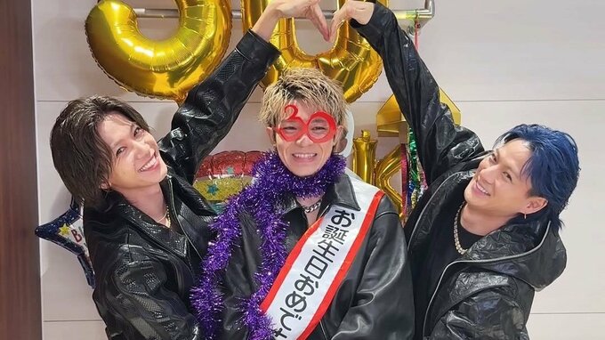 【 Number_i ・岸優太 】30歳のバースデーを平野紫耀と神宮寺勇太が「ハートポーズ」で祝福　オフショット動画も公開|TBS NEWS DIG