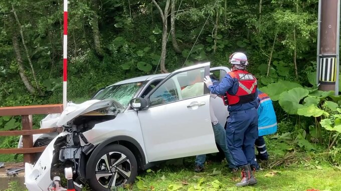 【最新情報】北海道白老町で乗用車が橋の欄干に衝突し家族5人重軽傷　レンタカー　父親が運転していたか　|　北海道のニュース｜HBC北海道放送