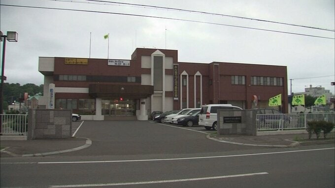 砂浜に身元不明の男性遺体【北海道せたな町】釣り人が発見「砂浜に人がうち上げられている」フード付きのパーカーと防水のズボンを着用|TBS NEWS DIG