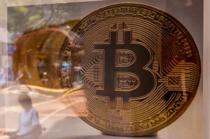 ビットコイン10万ドル割れ､リスク回避強まる－ETFや企業が購入手控え
