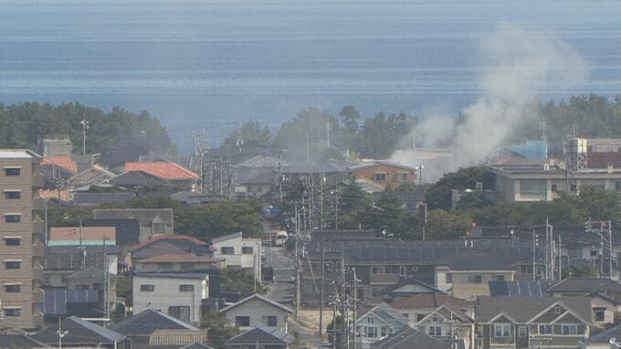 「草が燃えていて家にうつりそうだ」住宅街で枯草火災　鳥取・米子市|TBS NEWS DIG