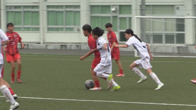 普及や競技力向上へ　高校と住宅メーカーが女子サッカー大会開催　中高生4チームが試合で交流　岩手・北上市|TBS NEWS DIG