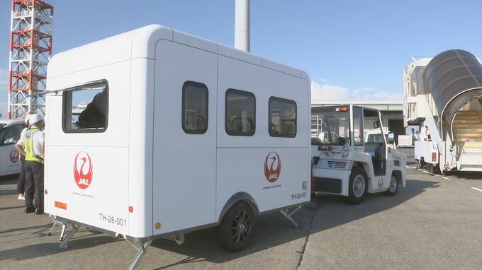 JALが羽田空港の駐機場に「退避用トレーラーハウス」を初導入　落雷や熱中症から地上スタッフを守る　エアコンやクーラーボックスを備え付け|TBS NEWS DIG