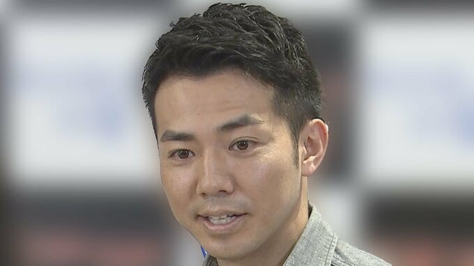 【帰国】ピース・綾部祐二さん(45)「 I’m back JPJPJPJPJPJP」原宿・神宮前交差点をバックにポーズ|TBS NEWS DIG