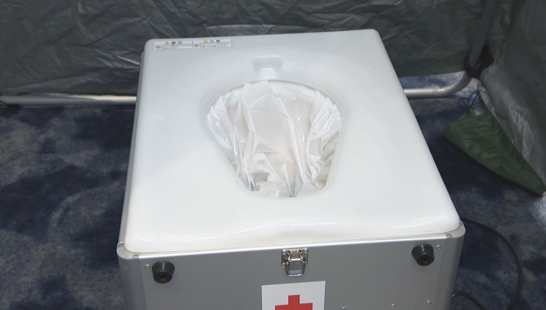 「被災者支援に役立てて」日本赤十字社が災害用トイレや非常用テントを自治体に贈る　大分