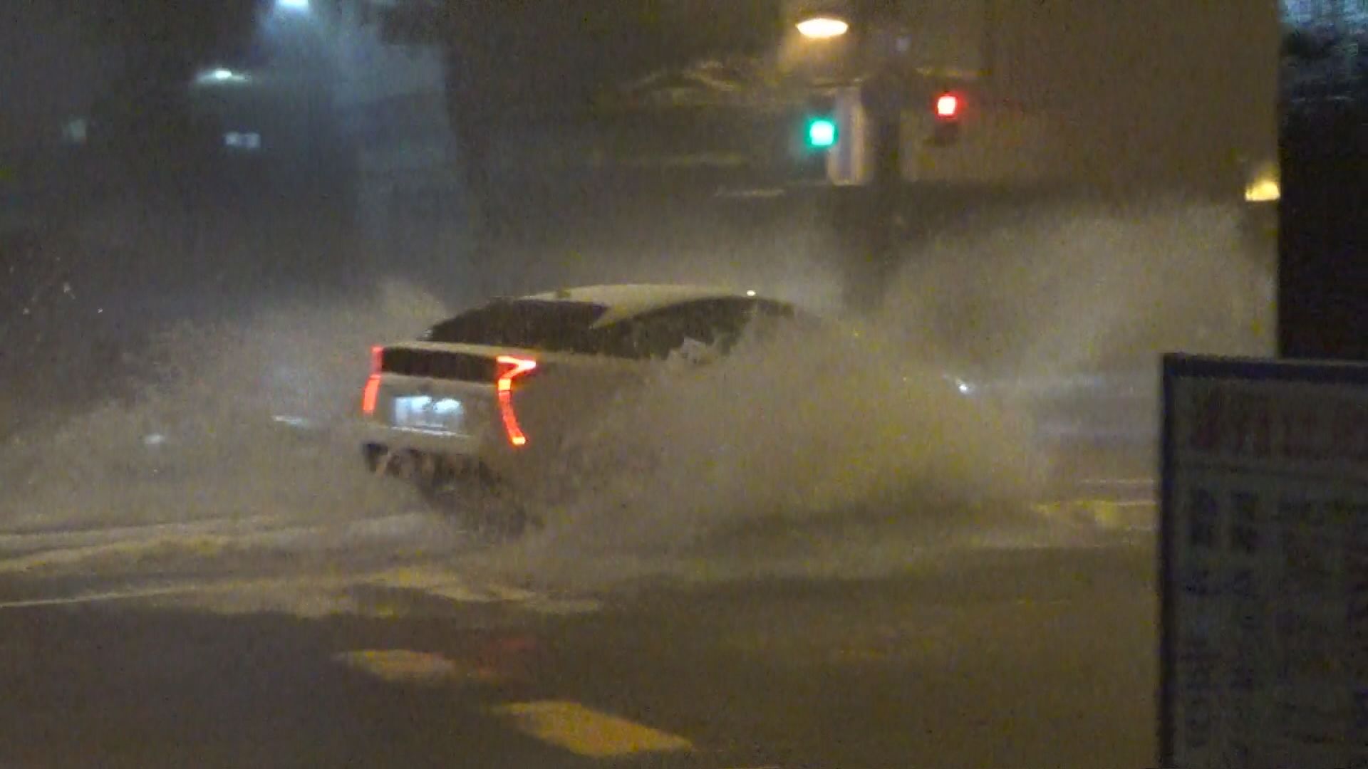 線状降水帯発生で積算雨量300ミリを超える雨 長崎県で11月平年の2倍