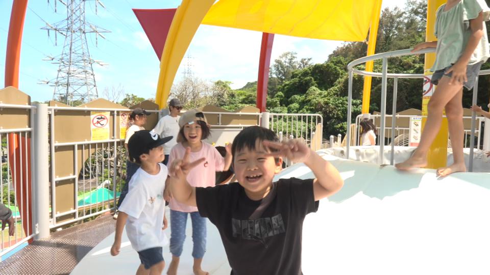 GW初日は青空　公園は家族連れでにぎわう