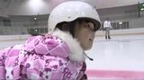おそるおそる氷の上に…でもみるみる上達！外は真夏日予想も中は…室温10℃以下のリンクでスケートに挑戦！　長野・岡谷市　|　SBC NEWS | 長野のニュース | SBC信越放送