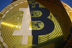 ビットコイン、9万ドル割れ－リスク選好冷え込み一段の下落圧力| TBS CROSS DIG with Bloomberg