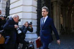 英次期財務相、ミリバンド氏との観測高まる－借り入れ増を市場は警戒| TBS CROSS DIG with Bloomberg