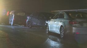 ブラックアイスバーン路面でスリップか 車6台絡む多重事故で60歳の女性死亡、男性2人が負傷 JR函館線をまたぐ「こ線橋」穂北海道美唄市|TBS NEWS DIG