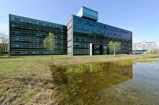 オランダ半導体NXP、堅調な売上高見通しにも市場の反応鈍く| TBS CROSS DIG with Bloomberg