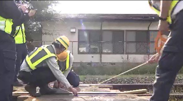 「幼なじみで、信じたくない…」事故現場で手を合わせる姿も…警報機と遮断機のない踏切を1人で歩いて渡っていたか…15歳男子中学生が特急列車にはねられ死亡…長野・大町市のJR大糸線…事故受けて国の運輸安全委員会が調査　|　SBC NEWS | 長野のニュース | SBC信越放送