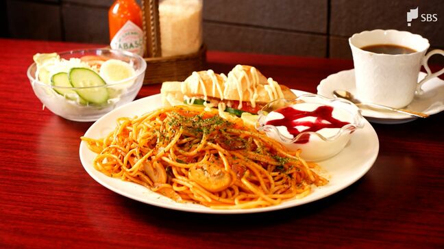 「ここは出来立てをすぐにくれる」鉄板焼きが自慢の憩いの場 駅前の『喫茶AMOUR』メニューは100種類以上【昭和100年愛されごはん】|TBS NEWS DIG