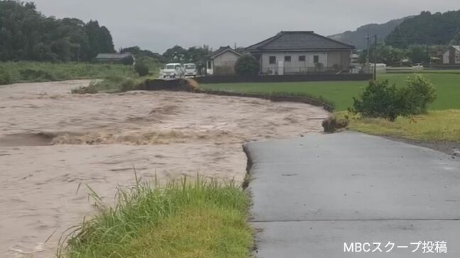 霧島市国分重久で少なくとも２人が孤立状態　川沿いの一本道が崩落　鹿児島の大雨被害|TBS NEWS DIG