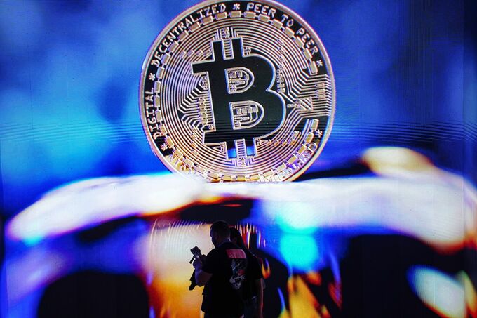ビットコインが初の11万ドル乗せ、米法案前進で楽観ムード広がる